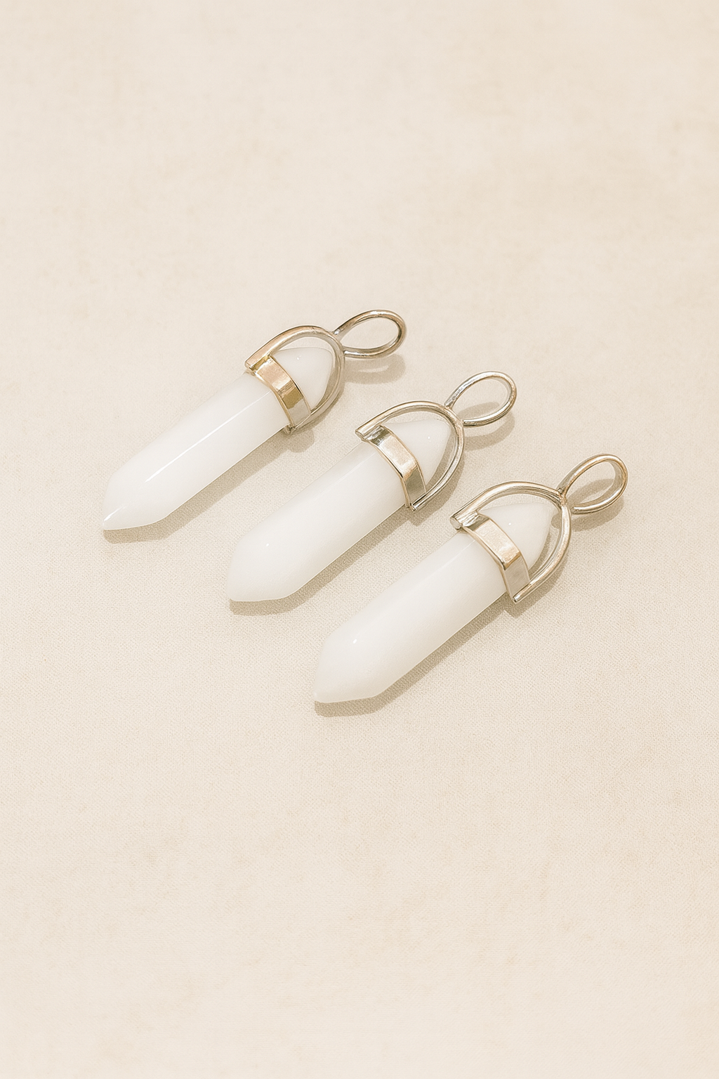 WHITE QUARTZ PENDANT