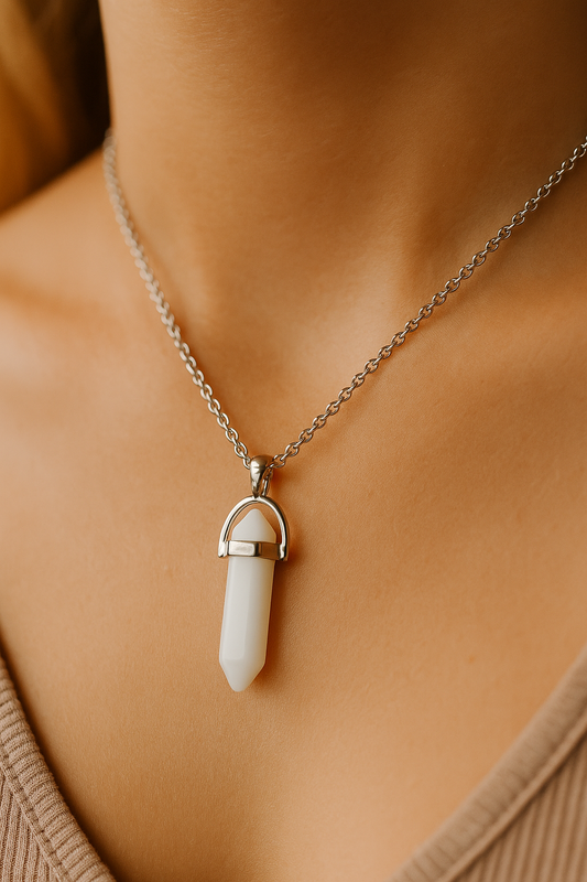 WHITE QUARTZ PENDANT